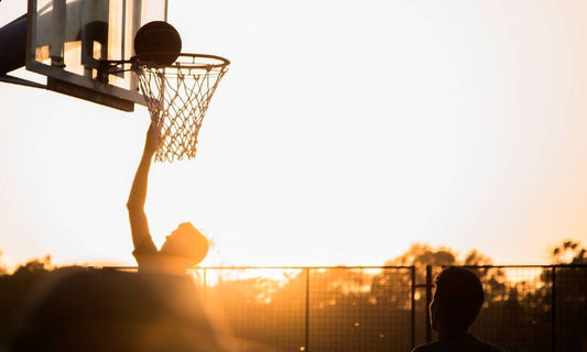 Practicar baloncesto siendo un niño